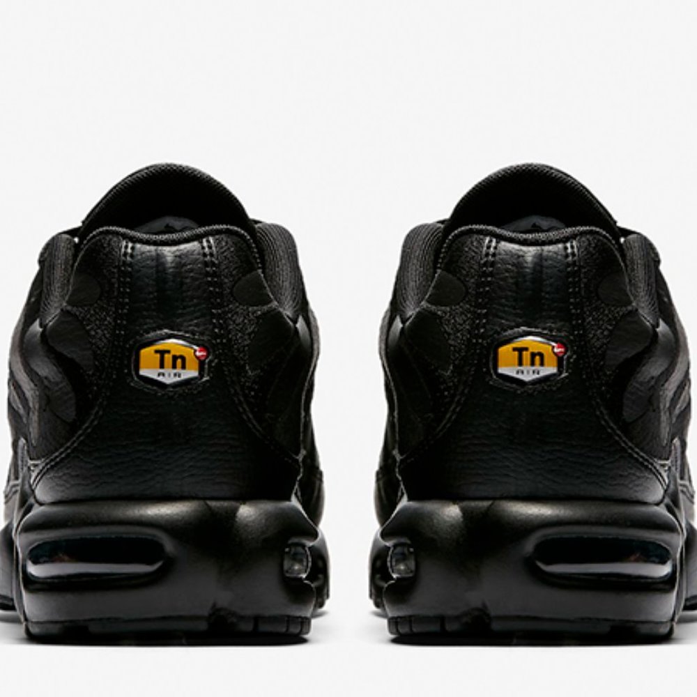 NIKE AIR MAX PLUS "TRIPLE BLACK" Running - Picture 2 of 11